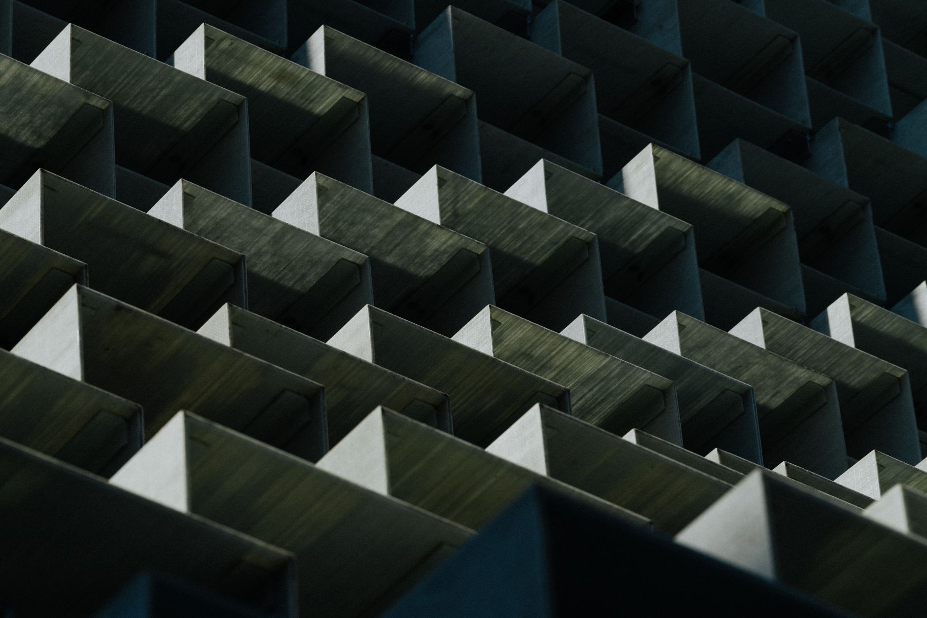 Modular Monolith vs Microservices untuk Startup: Pilih Mana?